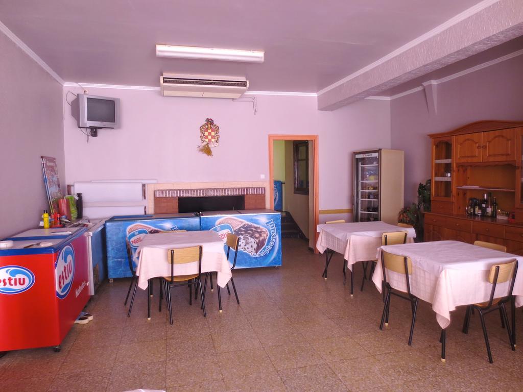 Hostal Roca Fayón Zewnętrze zdjęcie